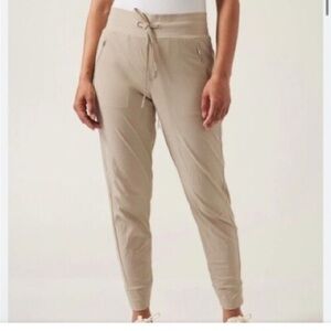 Athleta Trekkie North joggers tan khaki size 12